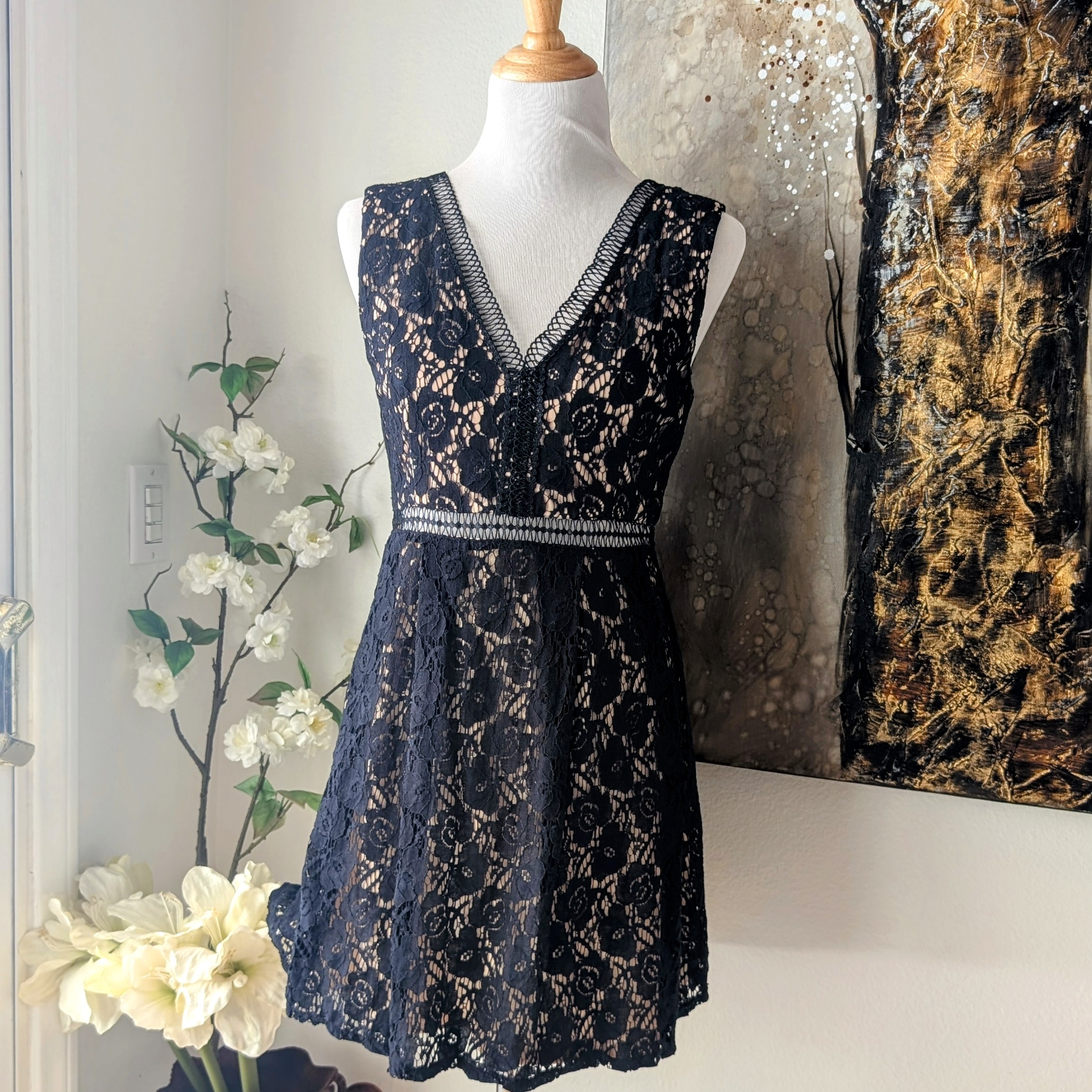 Romeo & Juliet Couture Blue And White Sleeveless V-Neck Mini Sundress